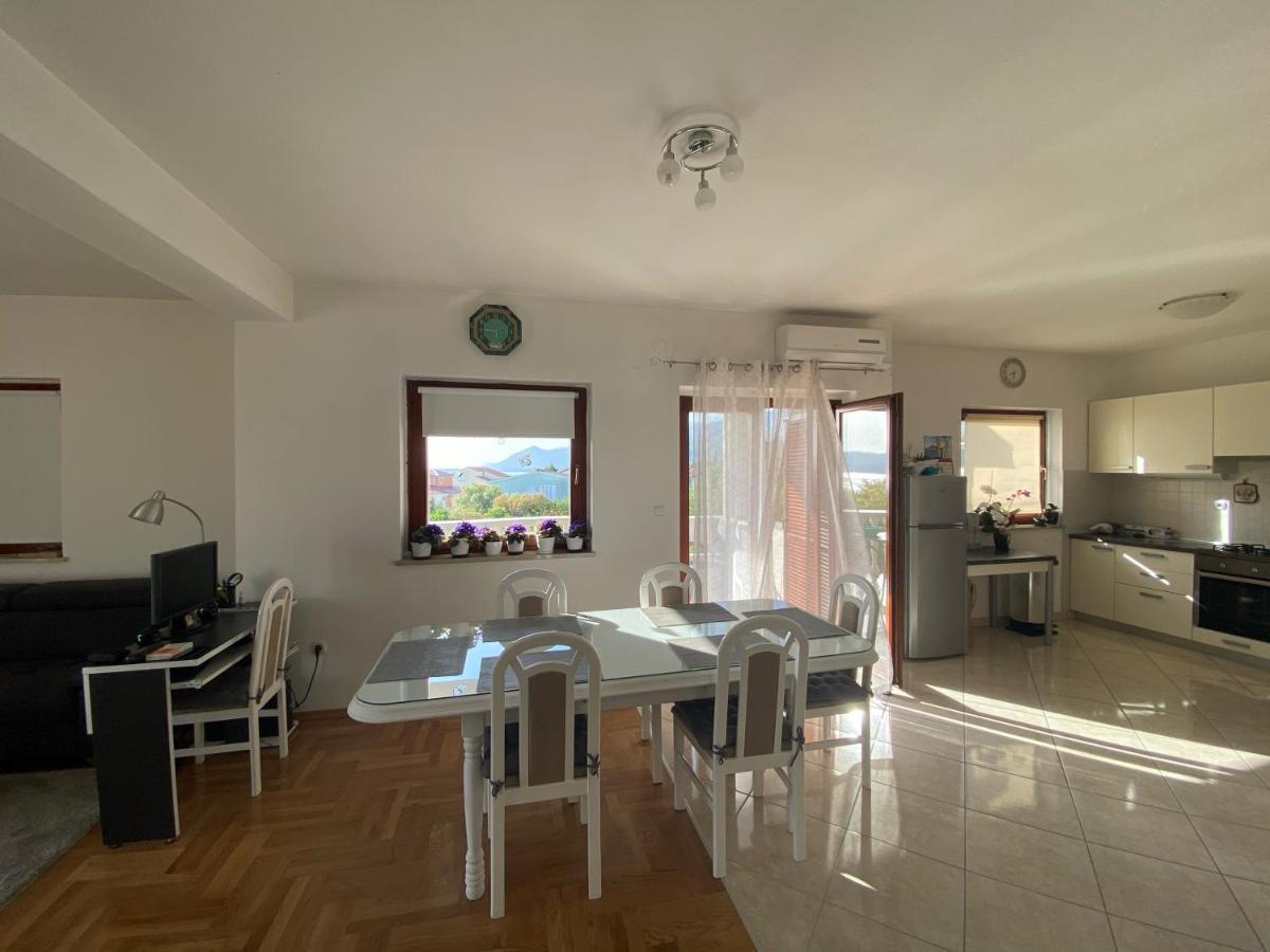Apartments Irina Рованиска Екстериор снимка