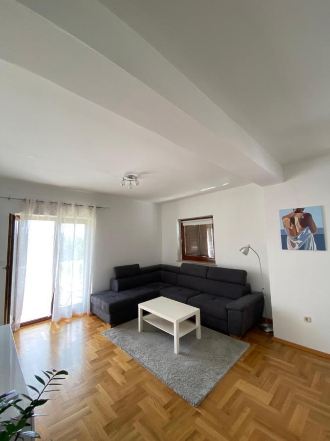 Apartments Irina Рованиска Екстериор снимка