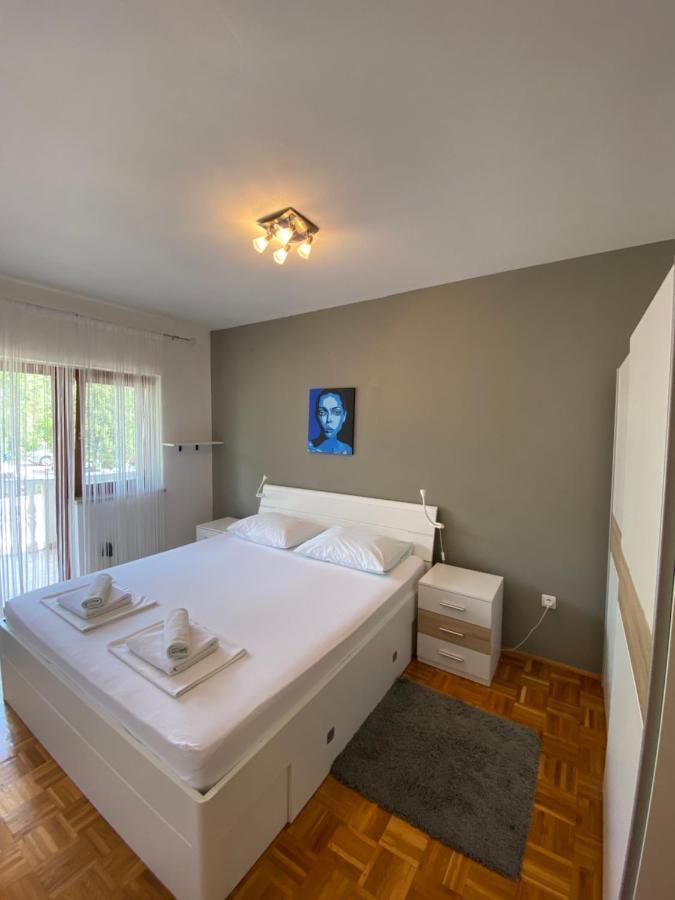 Apartments Irina Рованиска Екстериор снимка