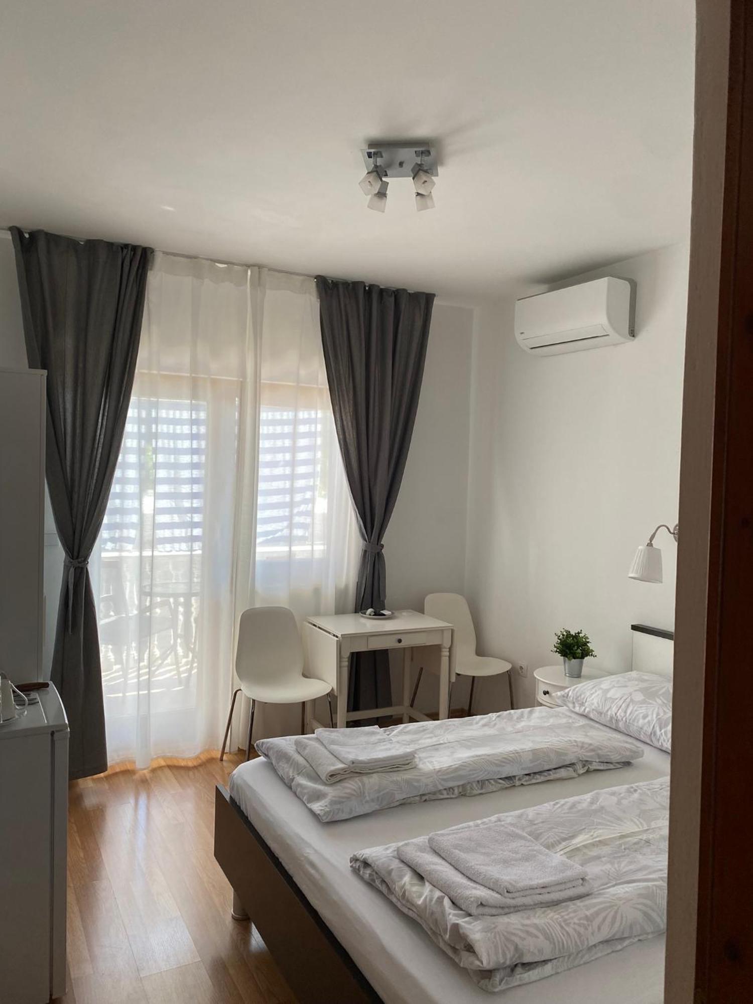 Apartments Irina Рованиска Екстериор снимка