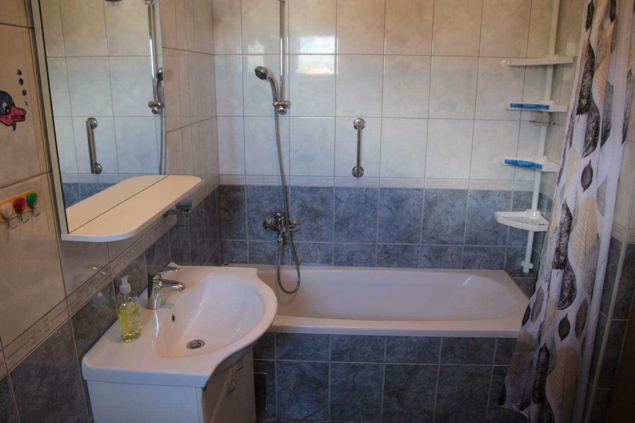 Apartments Irina Рованиска Екстериор снимка